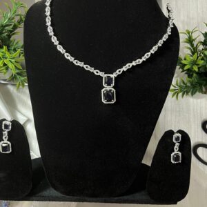 Blue celeste Shine necklace