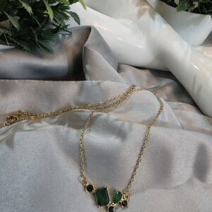 Emerald green chain pendent