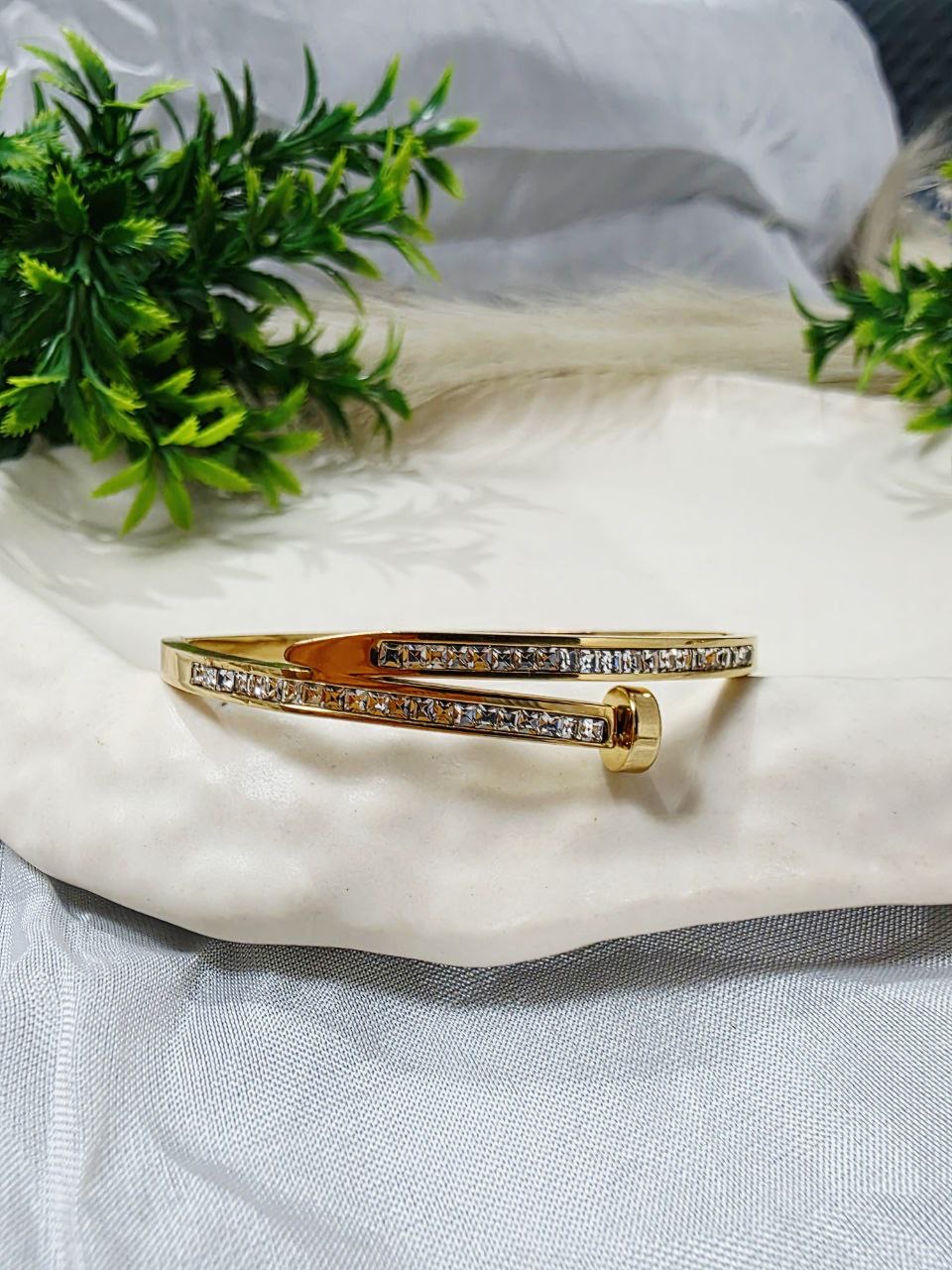 Nail Aurora shine kada bracelet