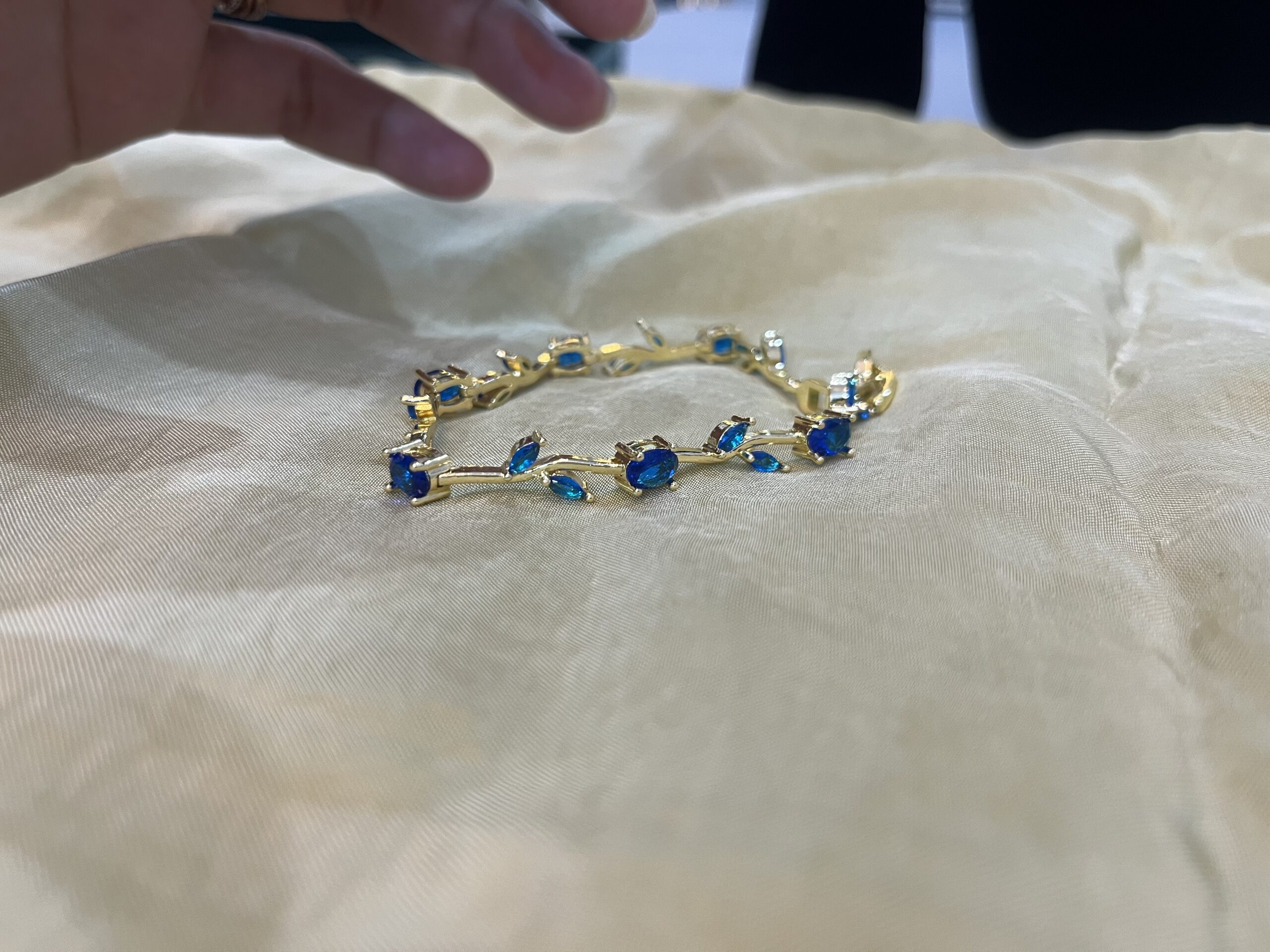 Royal Blue Tulip bracelet - Image 5
