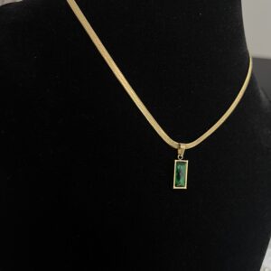 Emerald snake chain pendent