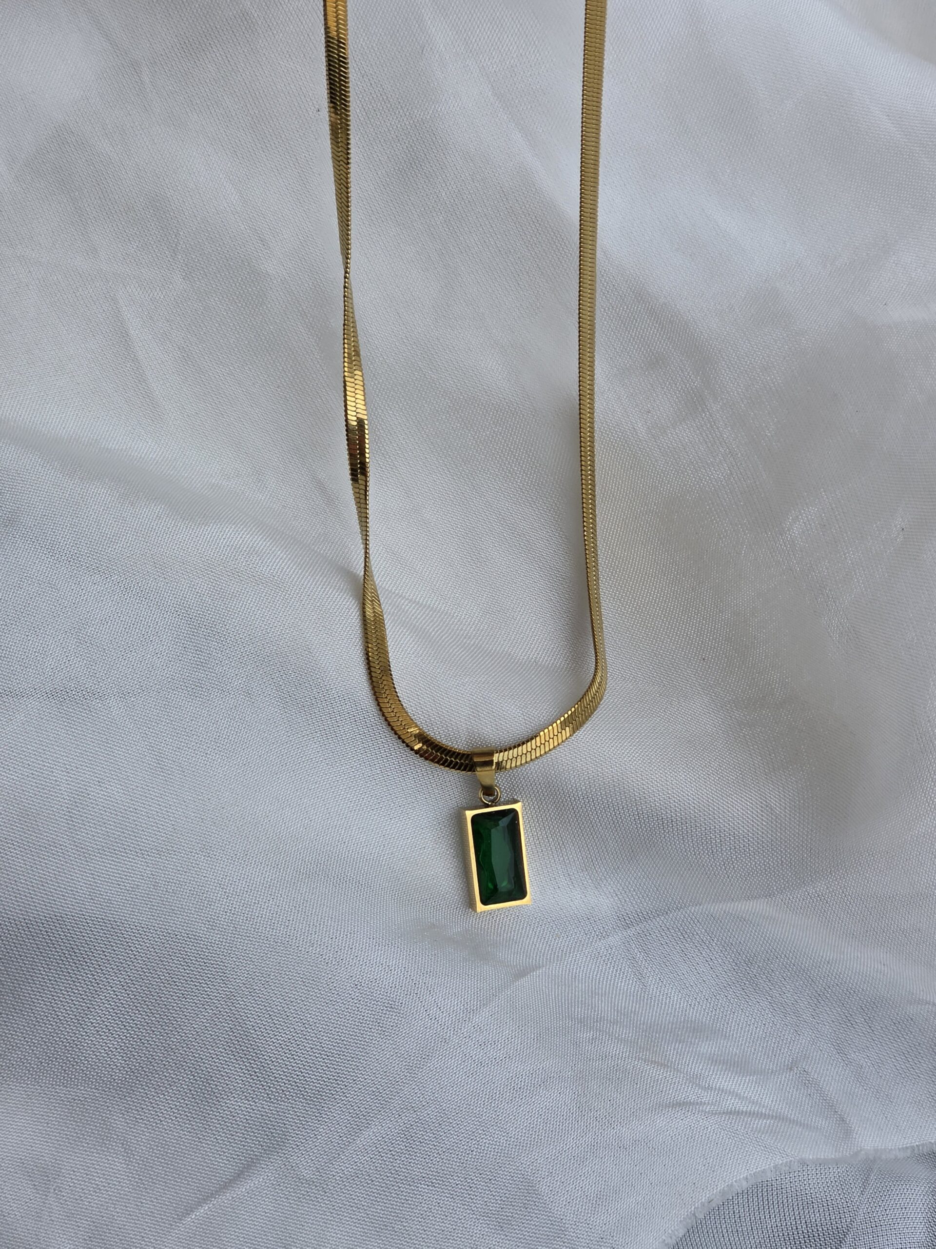 Emerald snake chain pendent - Image 2